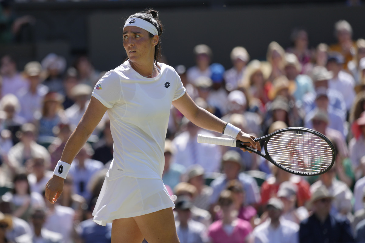 Ons Jabeur shows frustration on Centre Court